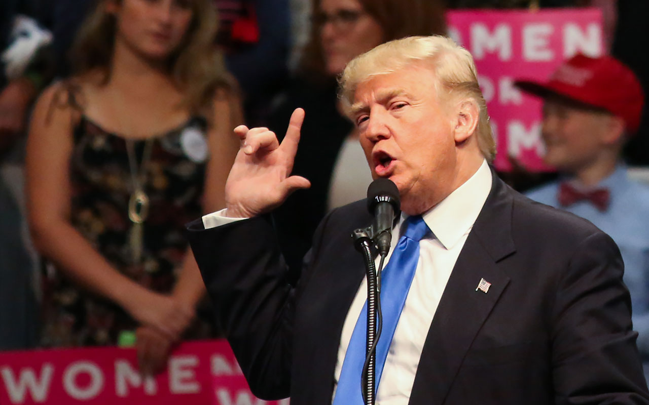 Republican presidential nominee Donald Trump speaks during a campagin rally inside the Cabarrus Arena 7 Events Center in Concord, North Carolina on November 3, 2016. / AFP PHOTO / Logan Cyrus