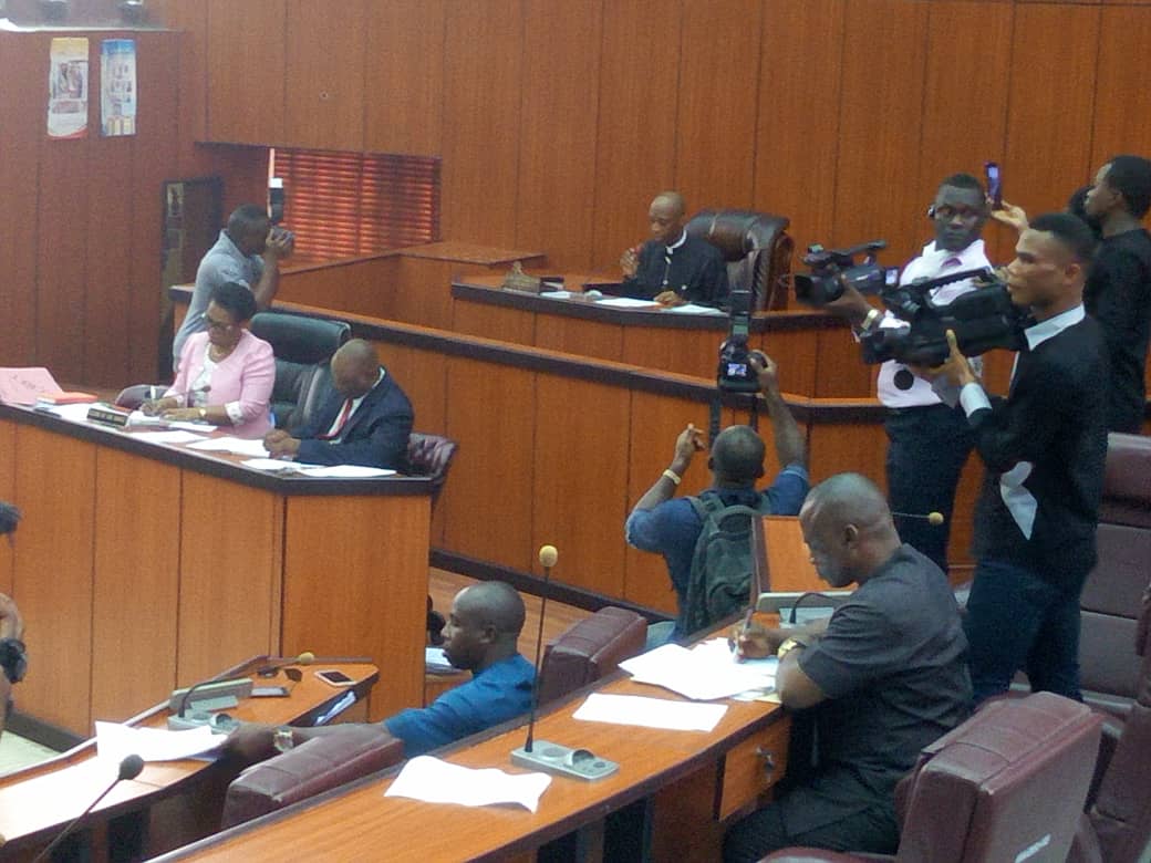 5 Sacked APC Lawmakers Flee as Speaker, 21 Other Lawmakers Storm Assembly (Happening Now) PHOTOS