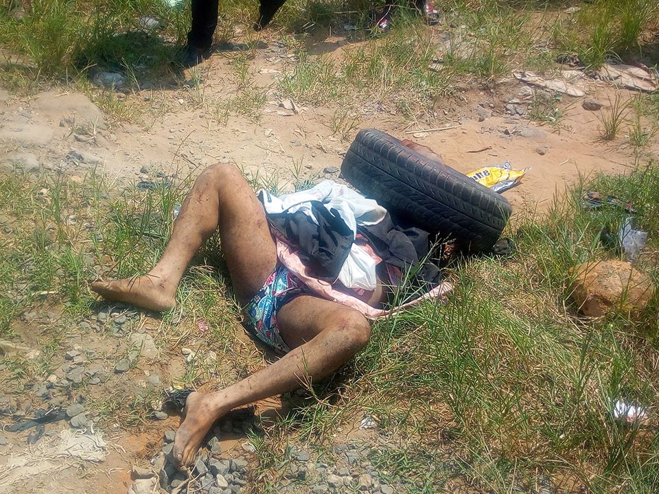 HORROR & DEATH!!!! Suspected Thief Burnt Alive At Akwa Ibom (GRAPHICS )