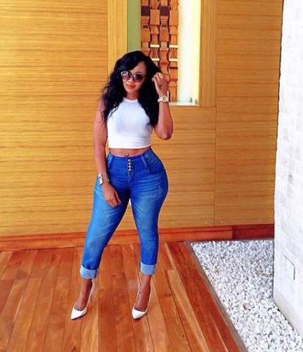 Big B00ty Model Vera Sidika Chilling In A Lagos Hotel, Flaunts Her ...