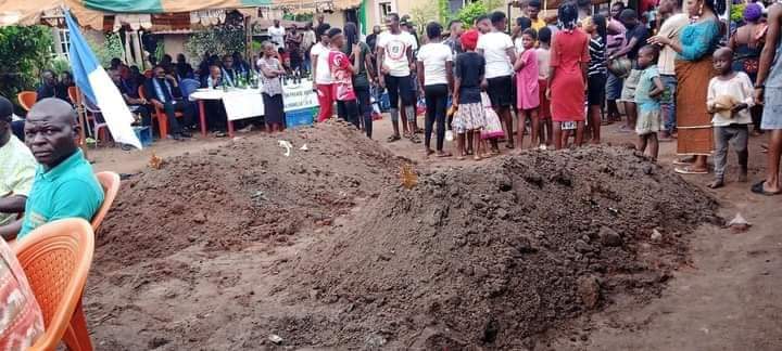 Tears As Husband & Wife Killed By Cultists Finally Buried In Anambra State  (Photos) – Igbere TV