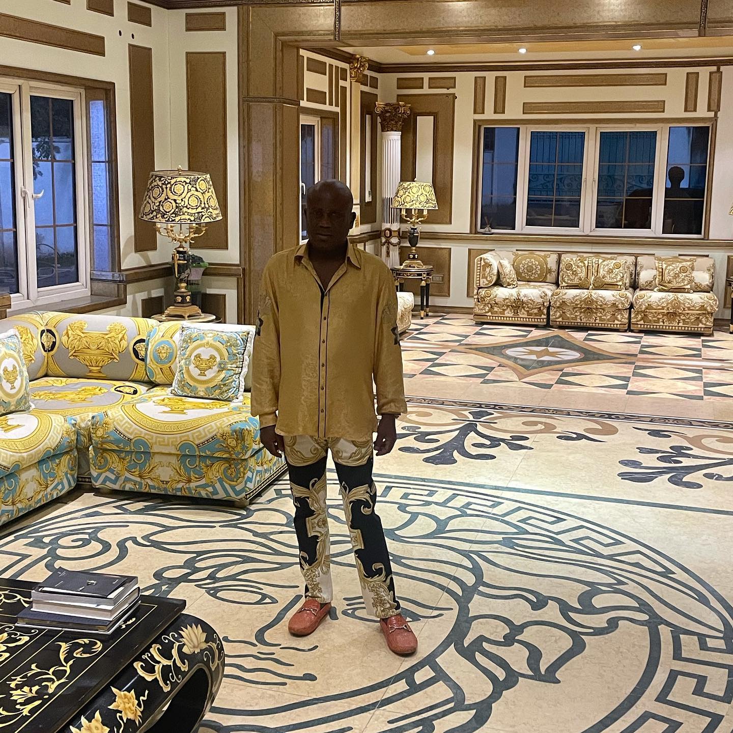 billionaire-terry-waya-poses-in-mansion-to-celebrate-his-birthday